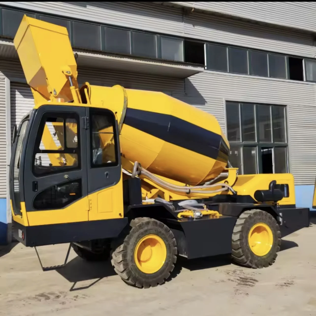Self-loading mixer 4 m³